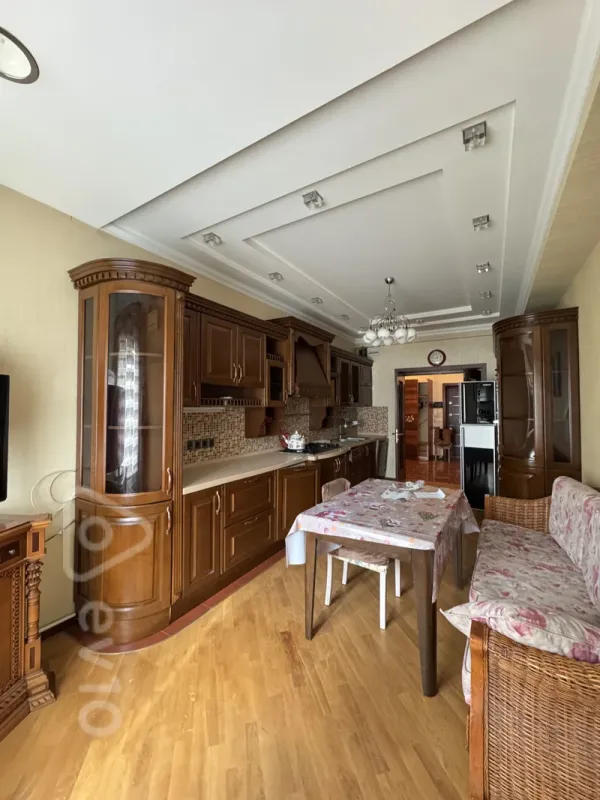 Kirayə verilir 3 otaqlı yeni tikili 150 m²