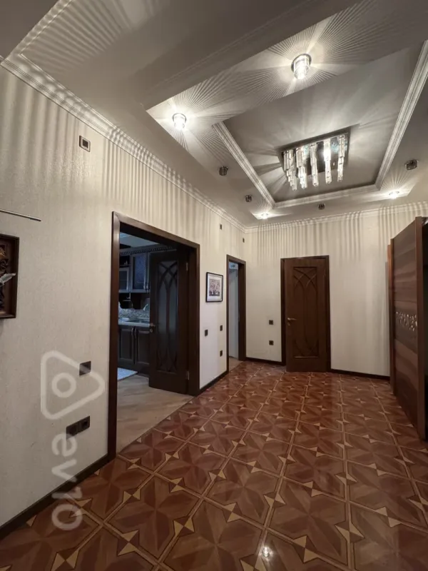 Kirayə verilir 3 otaqlı yeni tikili 150 m²