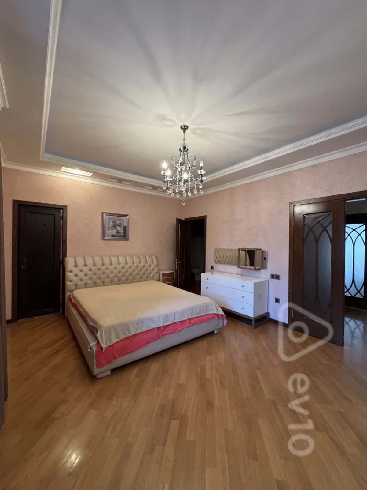 Kirayə verilir 3 otaqlı yeni tikili 150 m²