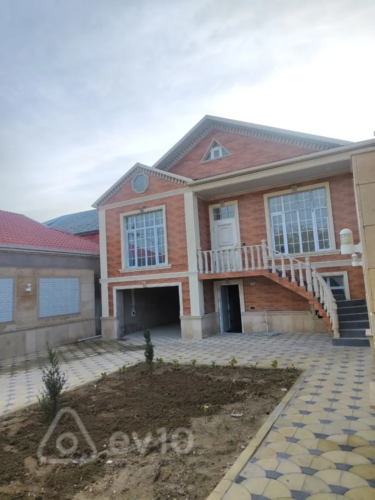 Satılır 4 otaqlı həyət evi 190 m²