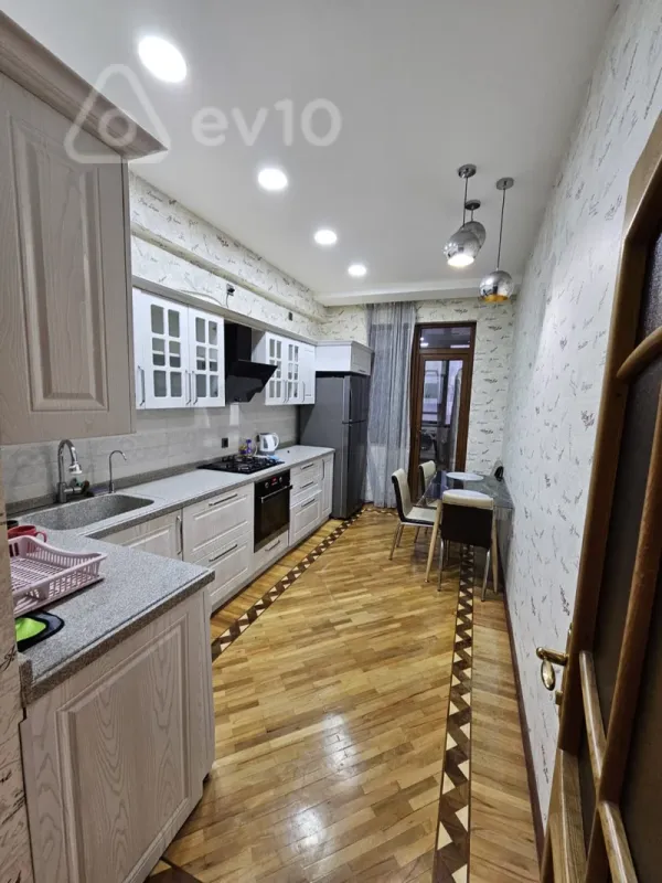 Kirayə verilir 2 otaqlı yeni tikili 95 m²