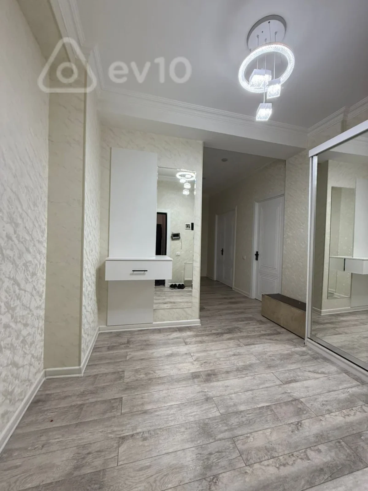 Satılır 3 otaqlı yeni tikili 100 m²