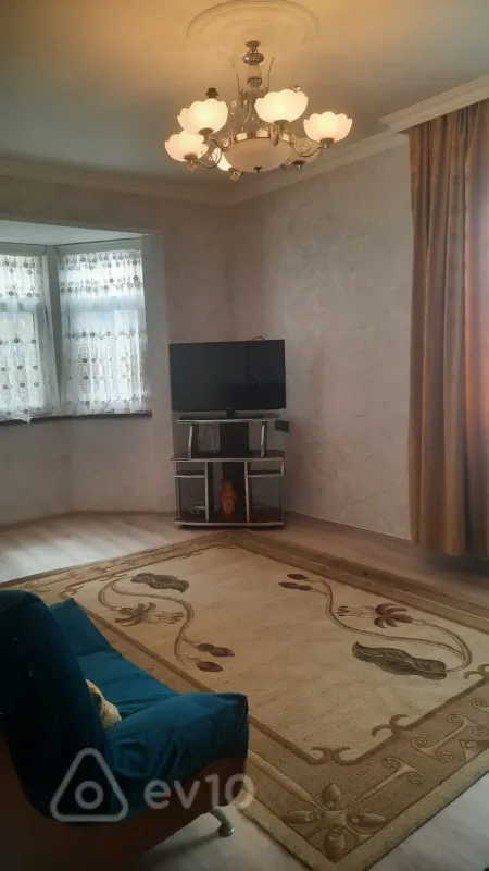 Kirayə verilir 3 otaqlı yeni tikili 70 m²