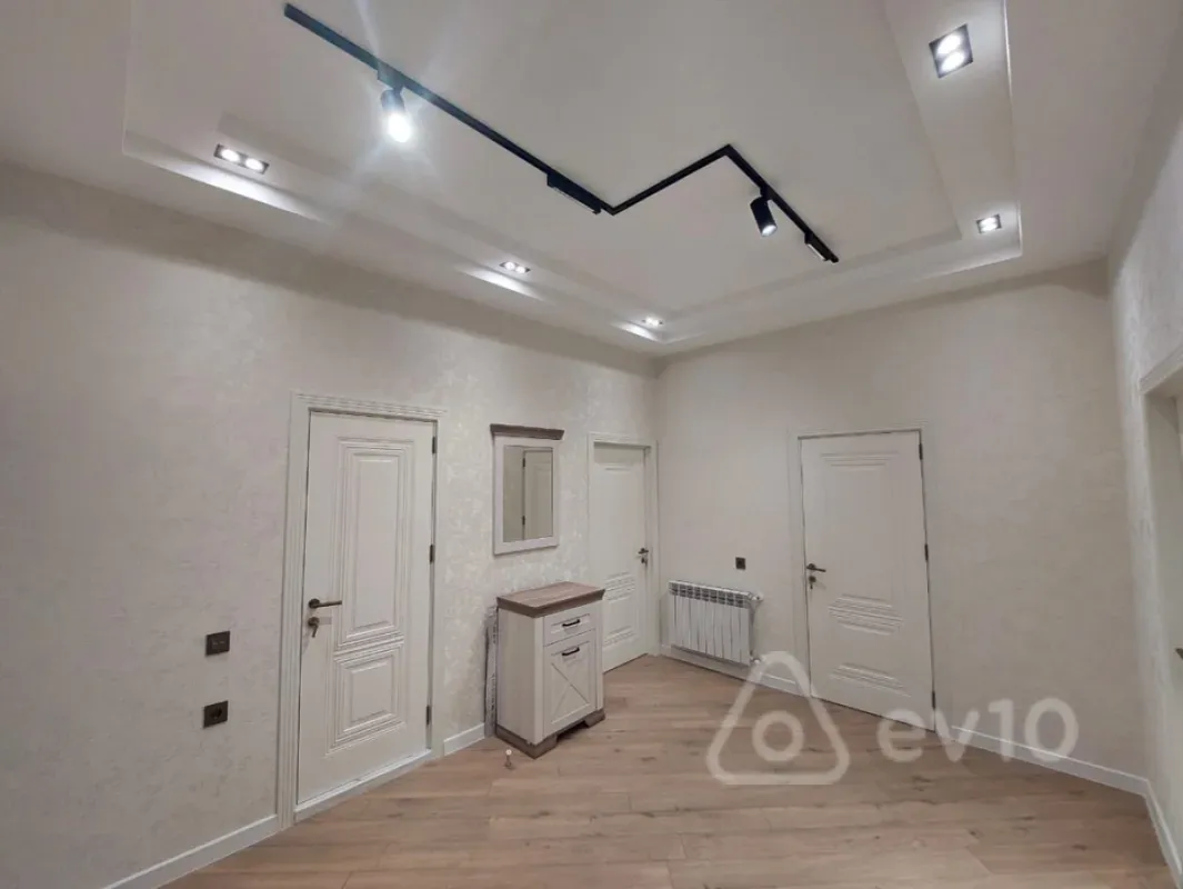 Kirayə verilir 3 otaqlı yeni tikili 136 m²