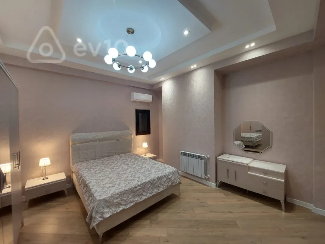 Kirayə verilir 3 otaqlı yeni tikili 136 m²