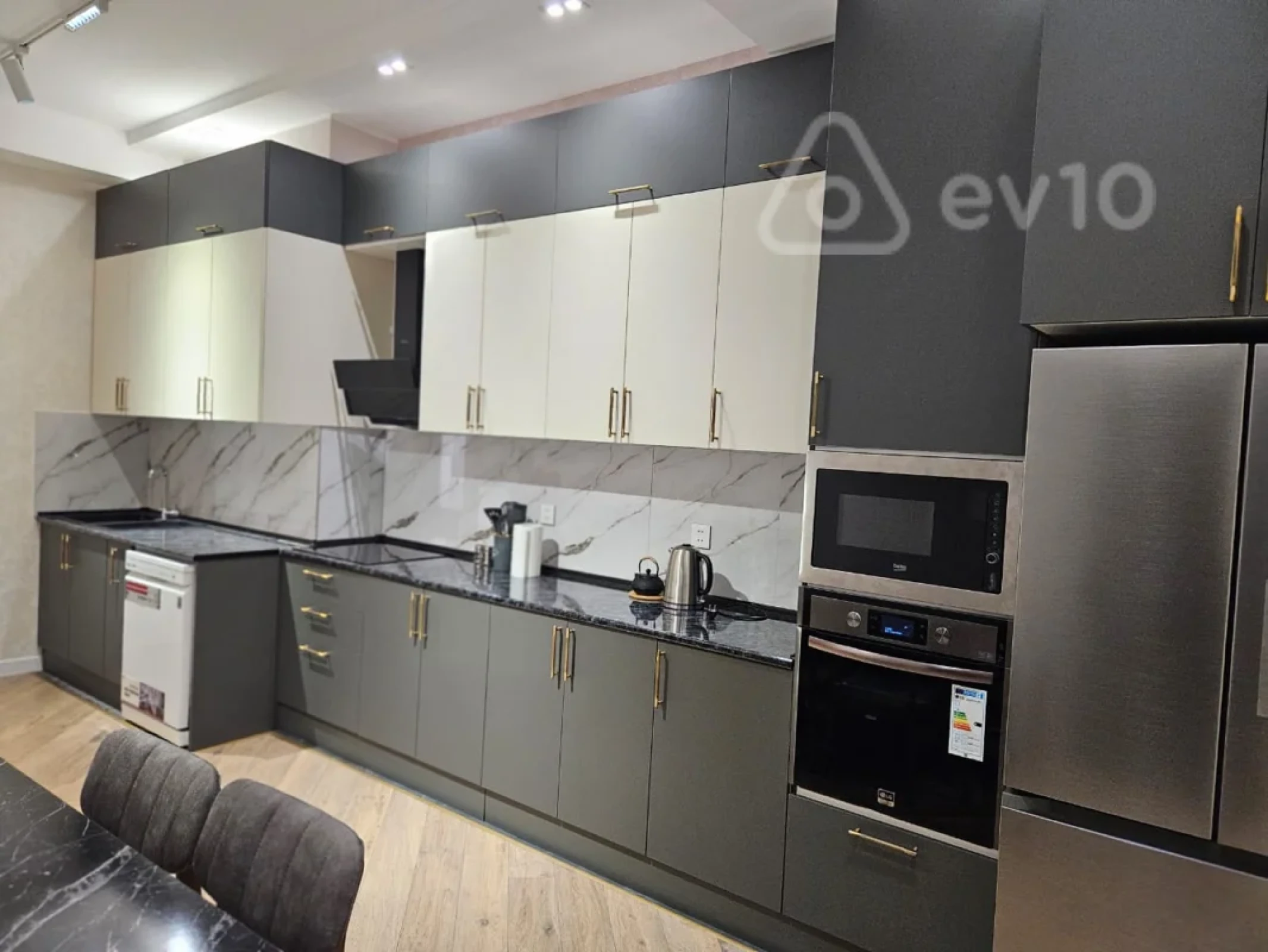 Kirayə verilir 3 otaqlı yeni tikili 136 m²