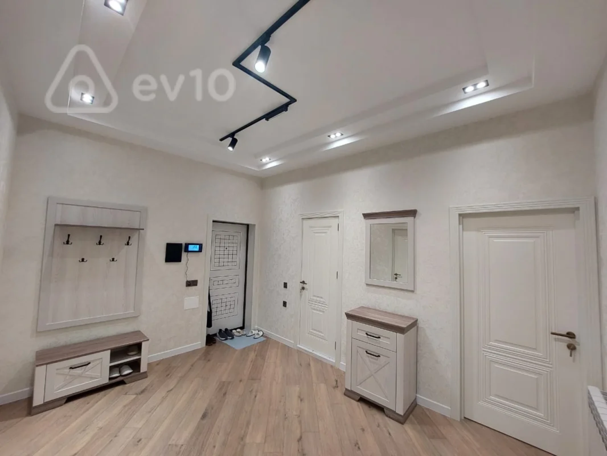 Kirayə verilir 3 otaqlı yeni tikili 136 m²