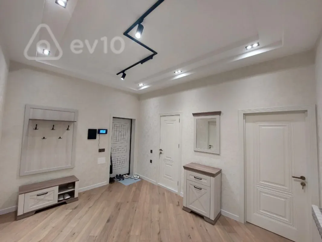 Kirayə verilir 3 otaqlı yeni tikili 136 m²