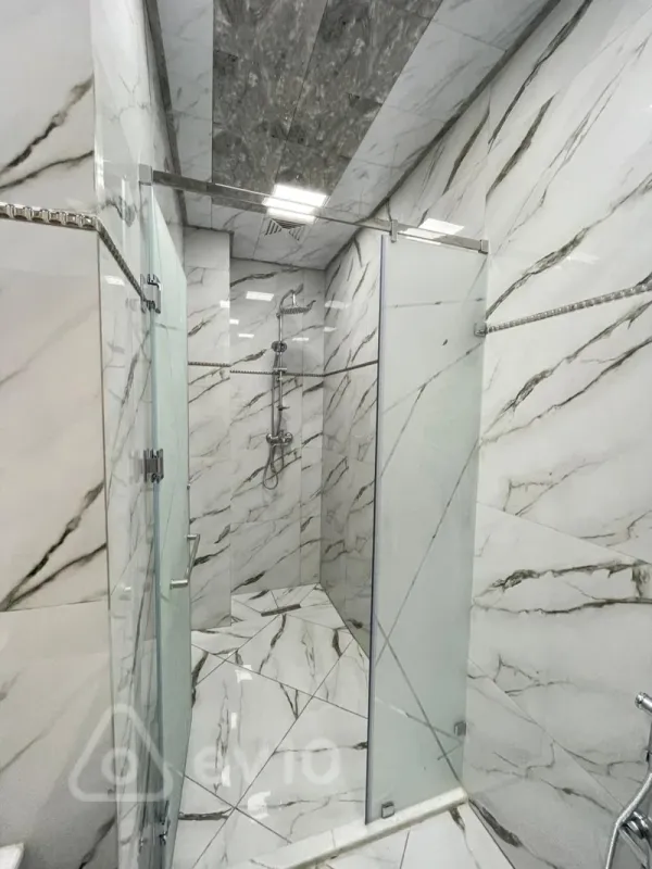 Kirayə verilir 3 otaqlı yeni tikili 136 m²