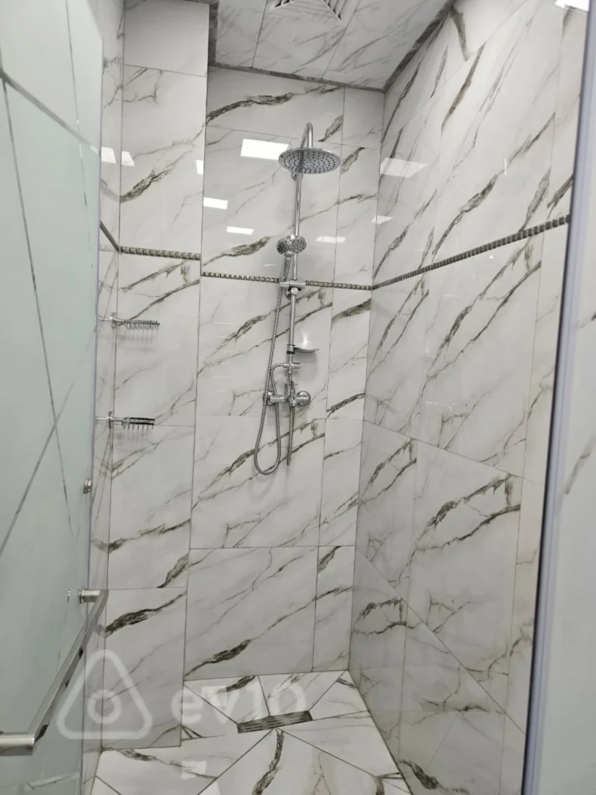 Kirayə verilir 3 otaqlı yeni tikili 136 m²