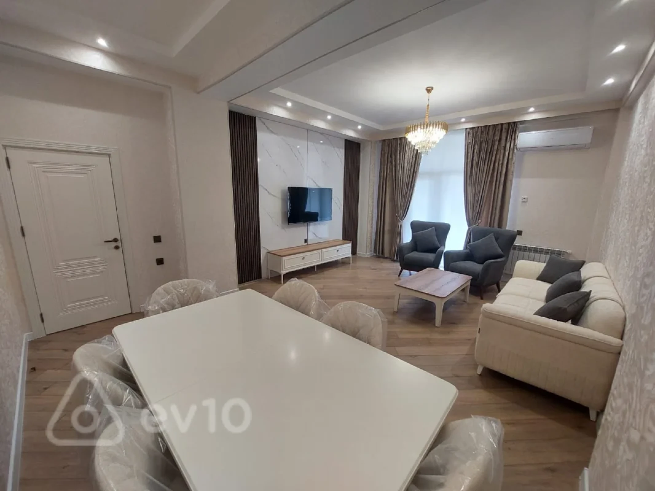 Kirayə verilir 3 otaqlı yeni tikili 136 m²