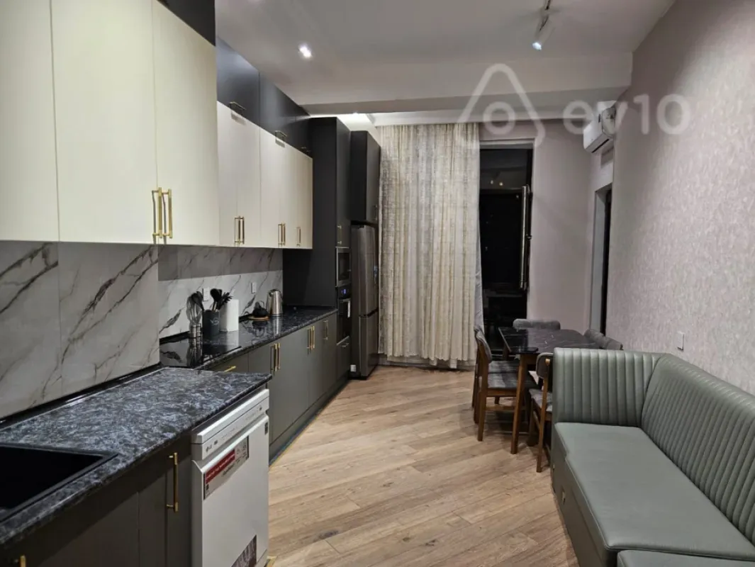 Kirayə verilir 3 otaqlı yeni tikili 136 m²