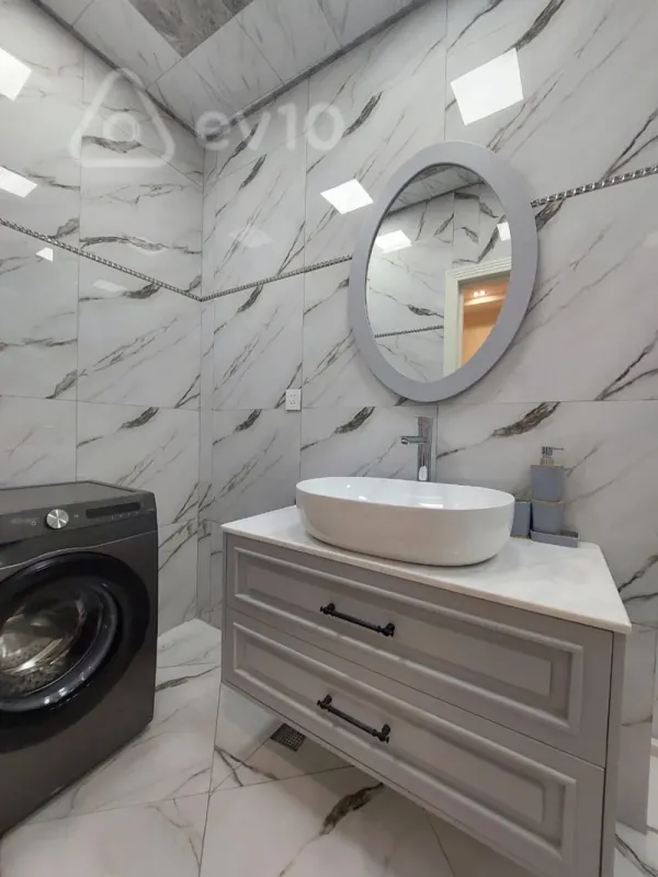 Kirayə verilir 3 otaqlı yeni tikili 136 m²