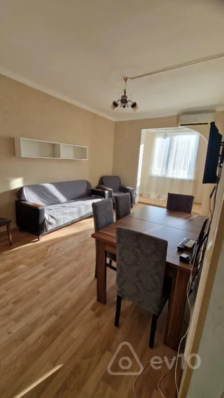 Kirayə verilir 2 otaqlı köhnə tikili 50 m²