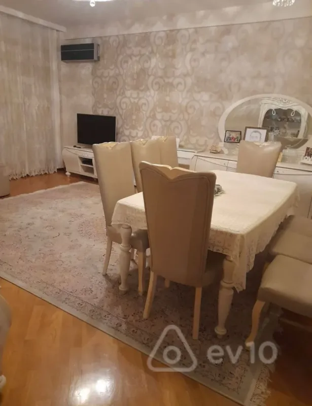 Kirayə verilir 3 otaqlı yeni tikili 130 m²