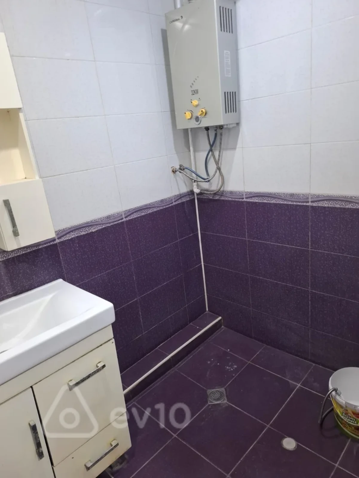 Kirayə verilir 3 otaqlı köhnə tikili 80 m²