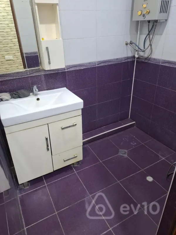 Kirayə verilir 3 otaqlı köhnə tikili 80 m²