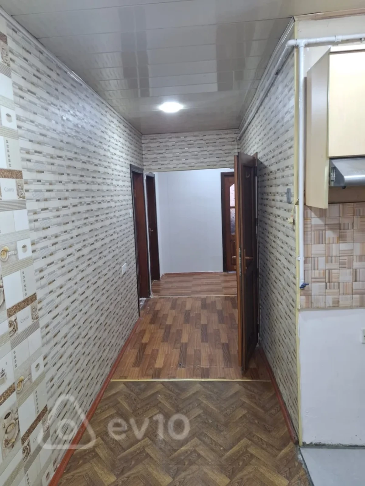 Kirayə verilir 3 otaqlı köhnə tikili 80 m²