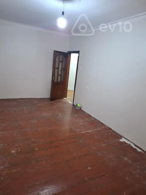 Kirayə verilir 3 otaqlı köhnə tikili 80 m²