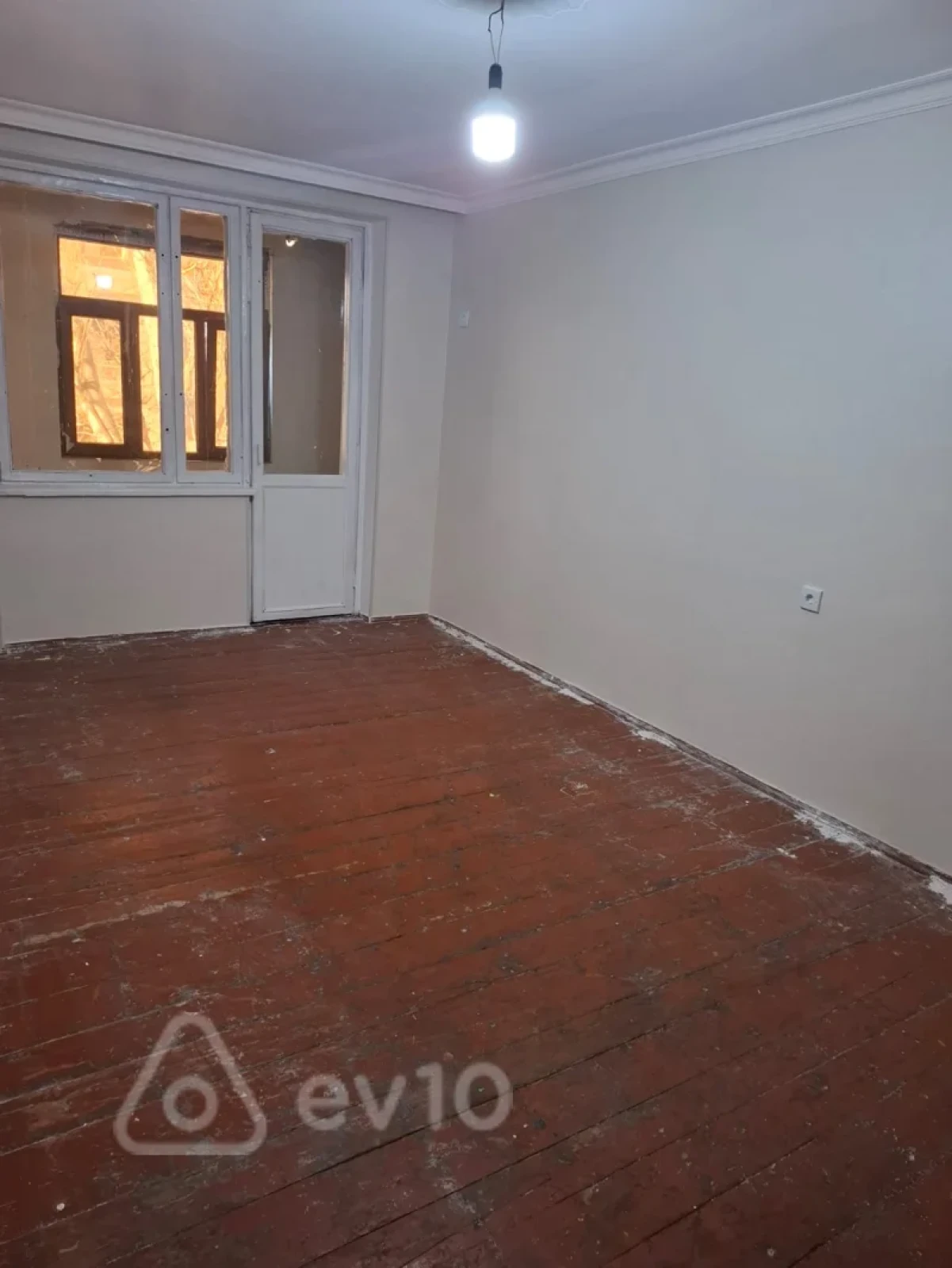 Kirayə verilir 3 otaqlı köhnə tikili 80 m²