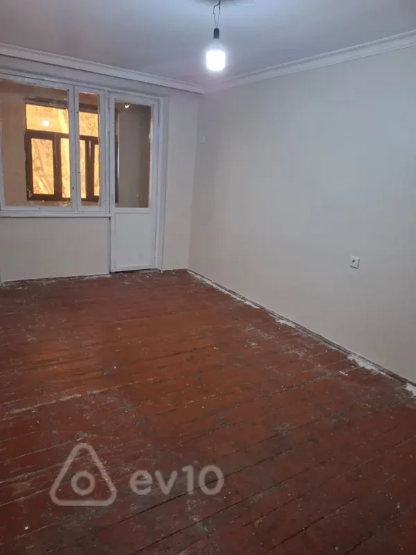 Kirayə verilir 3 otaqlı köhnə tikili 80 m²