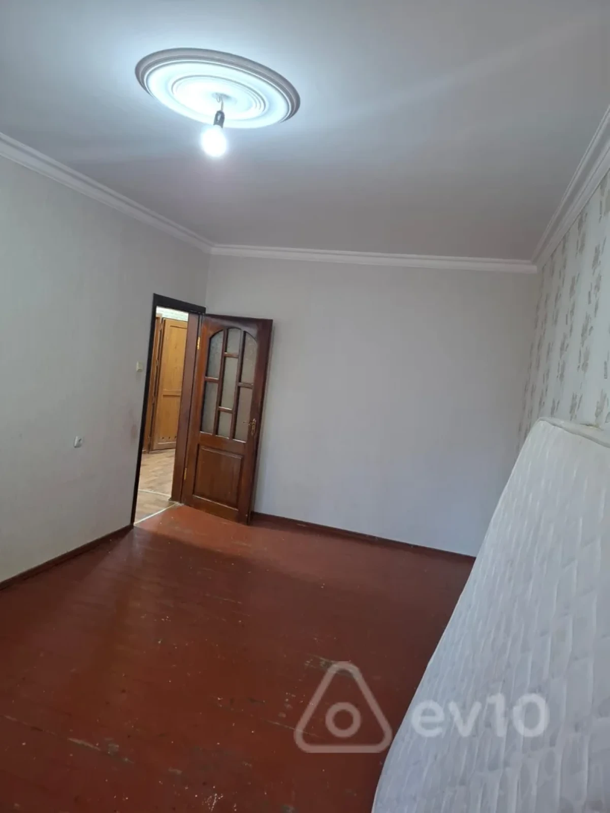 Kirayə verilir 3 otaqlı köhnə tikili 80 m²