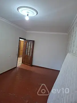 Kirayə verilir 3 otaqlı köhnə tikili 80 m²