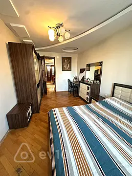 Satılır 4 otaqlı köhnə tikili 100 m²