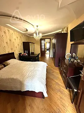 Satılır 4 otaqlı köhnə tikili 100 m²