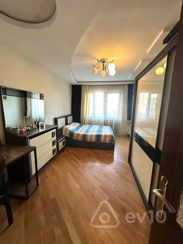 Satılır 4 otaqlı köhnə tikili 100 m²