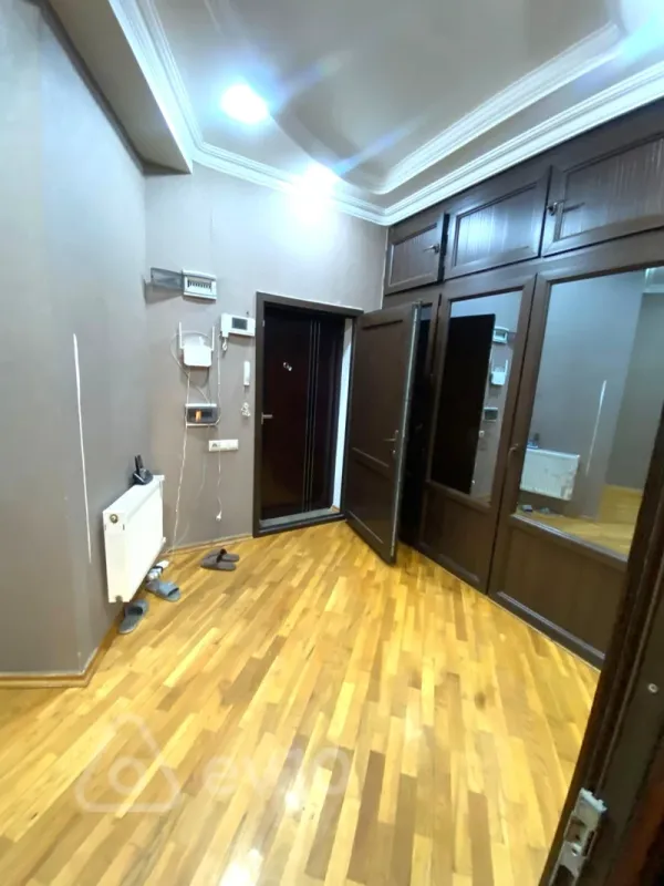 Kirayə verilir 3 otaqlı yeni tikili 120 m²