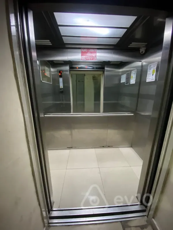 Kirayə verilir 3 otaqlı yeni tikili 120 m²