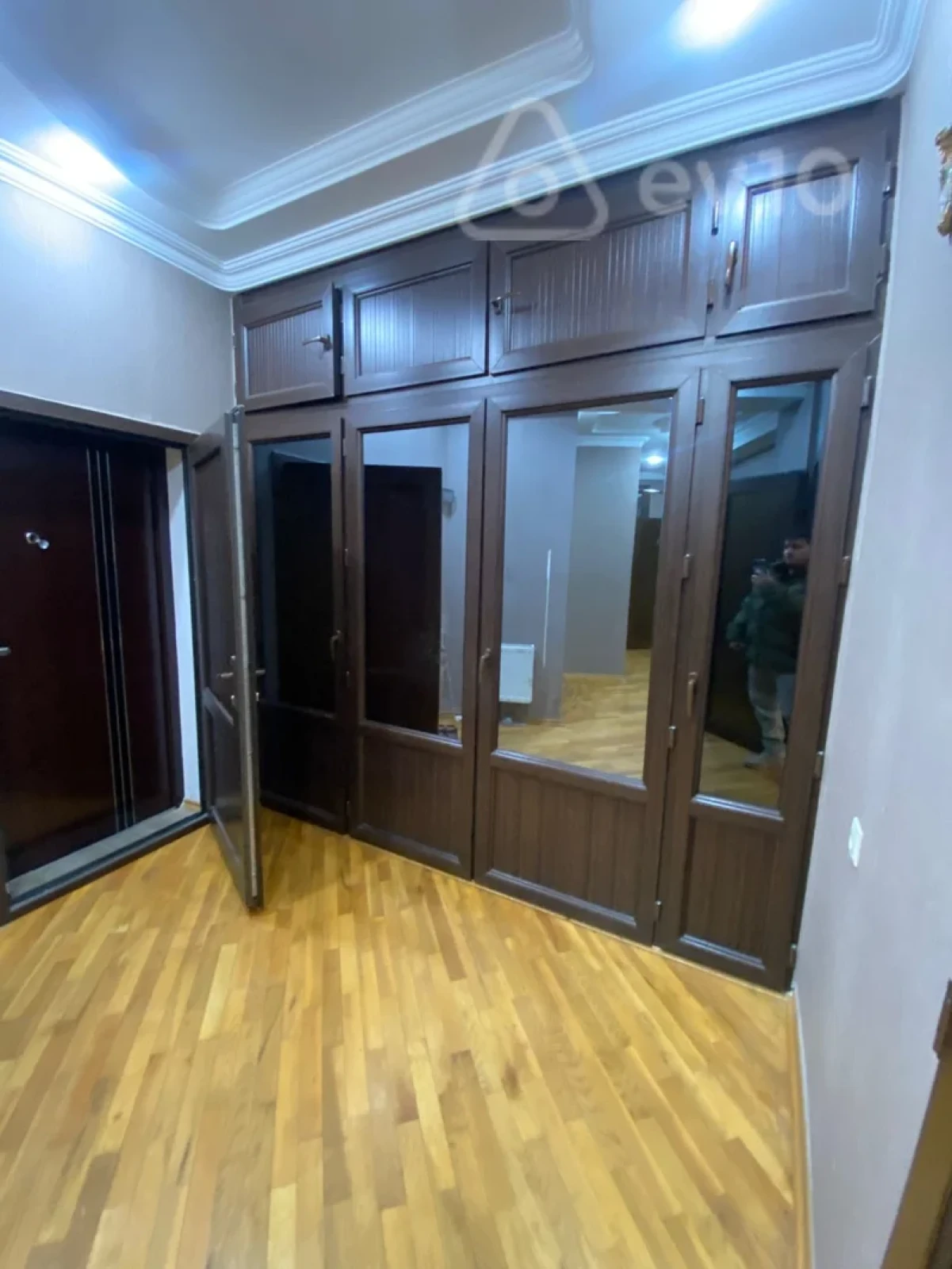 Kirayə verilir 3 otaqlı yeni tikili 120 m²