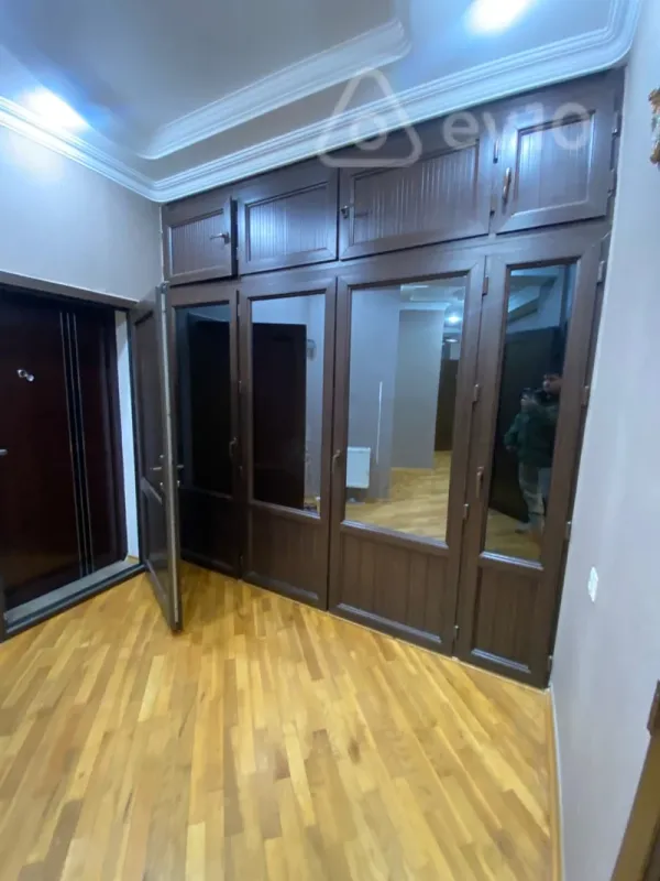 Kirayə verilir 3 otaqlı yeni tikili 120 m²