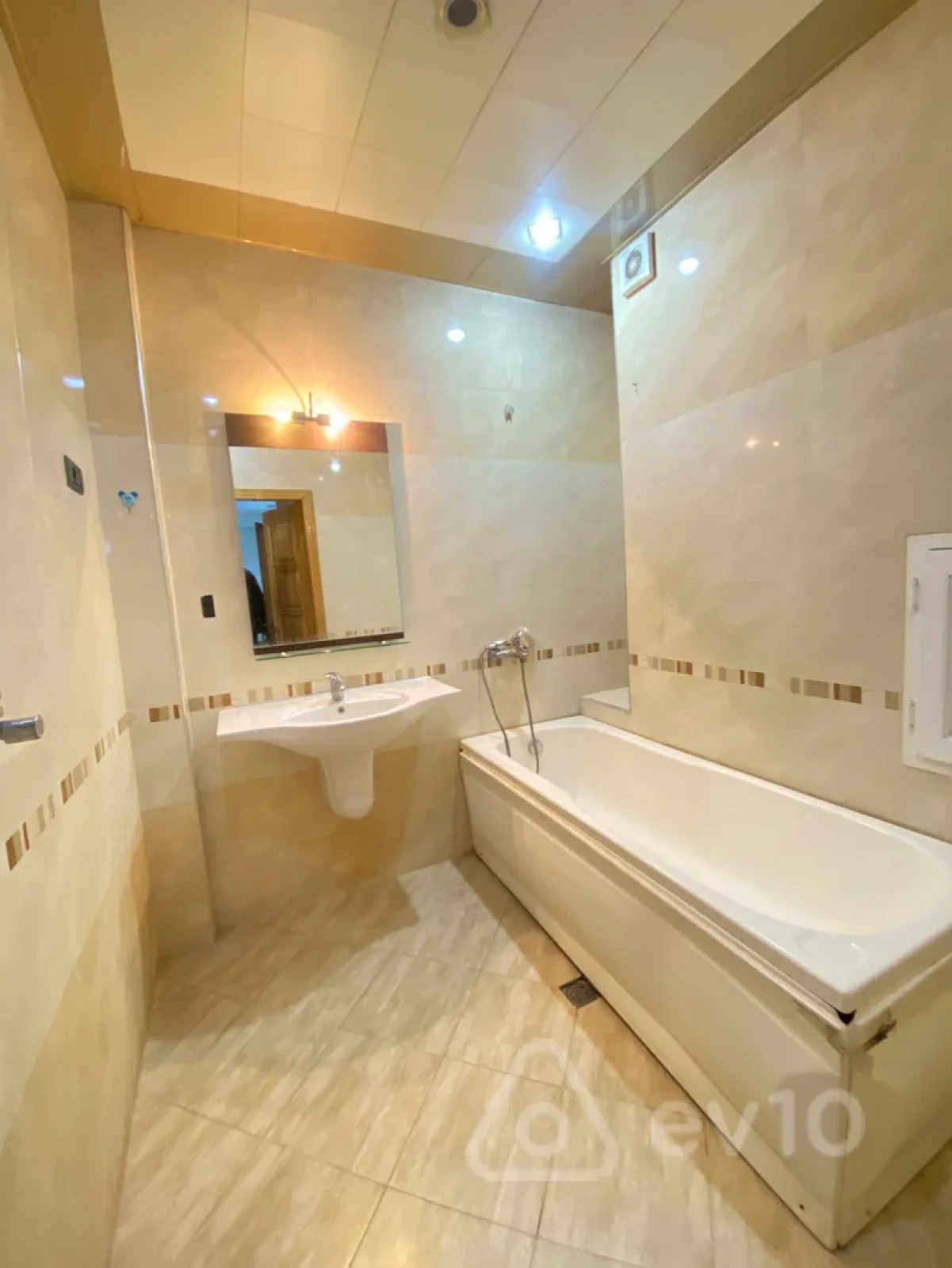 Satılır 2 otaqlı yeni tikili 88 m²