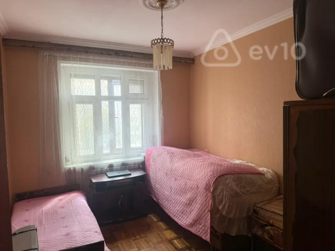 Satılır 3 otaqlı köhnə tikili 80 m²