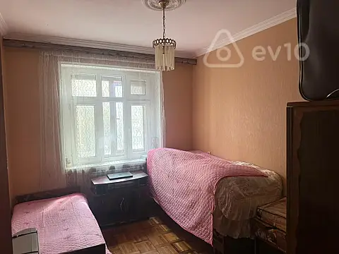 Satılır 3 otaqlı köhnə tikili 80 m²