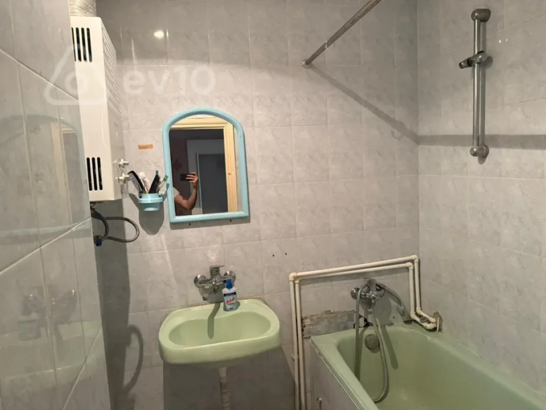 Satılır 3 otaqlı köhnə tikili 80 m²