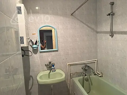 Satılır 3 otaqlı köhnə tikili 80 m²