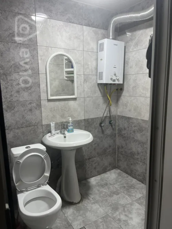 Kirayə verilir 2 otaqlı köhnə tikili 40 m²
