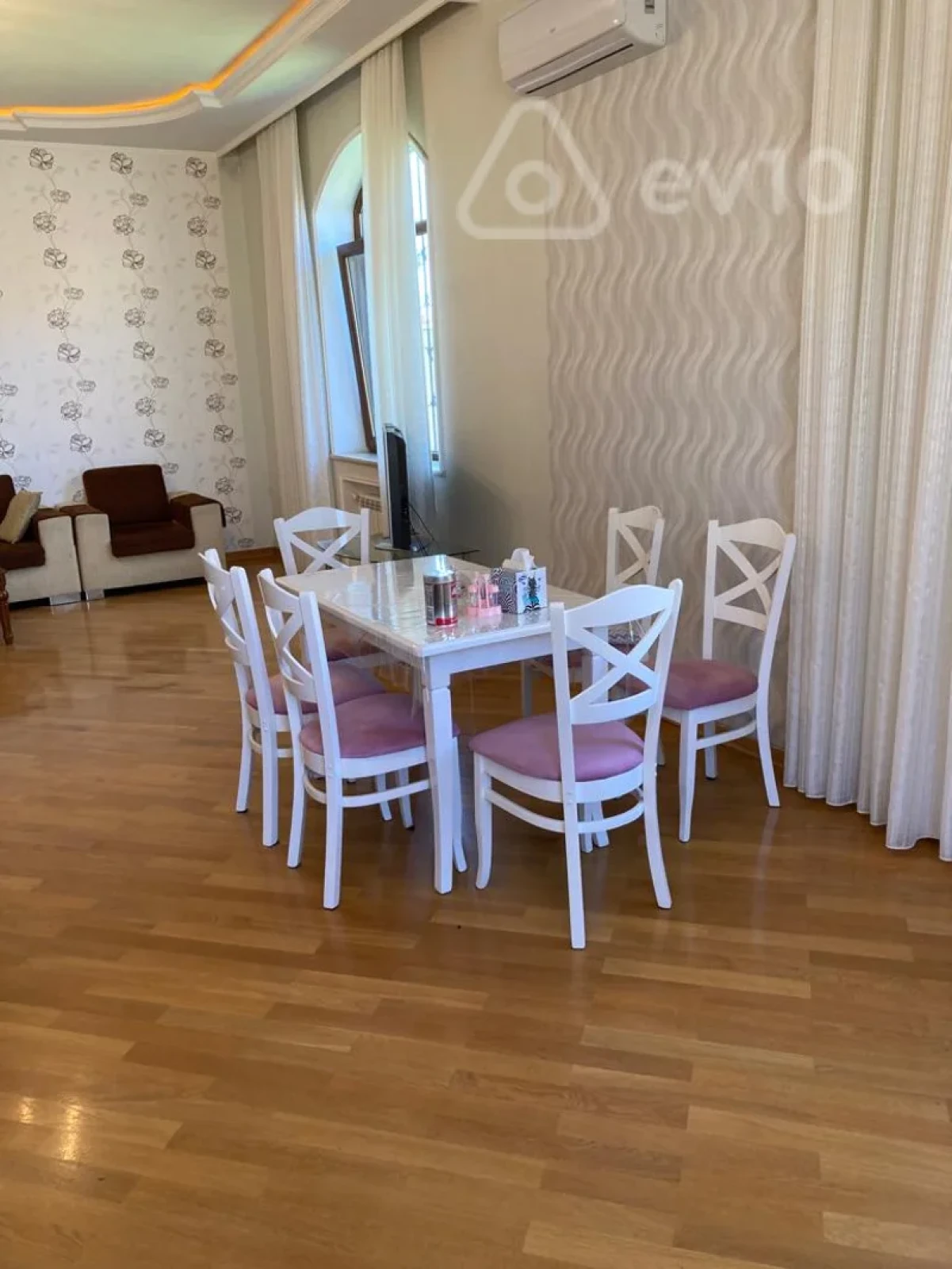 Kirayə verilir 7 otaqlı həyət evi 450 m²