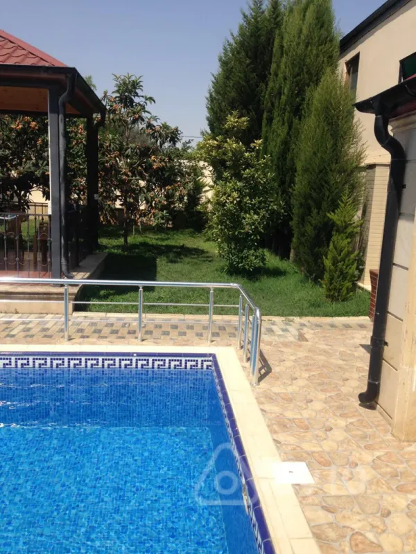 Kirayə verilir 7 otaqlı həyət evi 450 m²