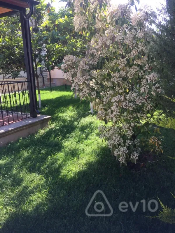 Kirayə verilir 7 otaqlı həyət evi 450 m²