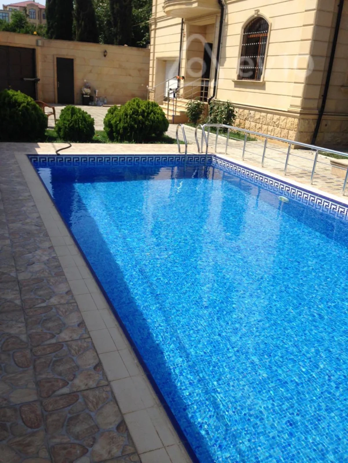 Kirayə verilir 7 otaqlı həyət evi 450 m²