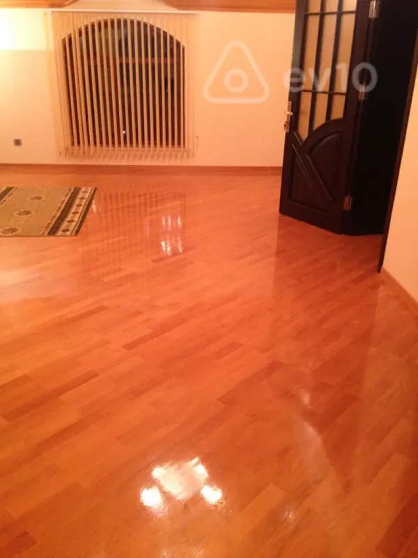 Kirayə verilir 7 otaqlı həyət evi 450 m²