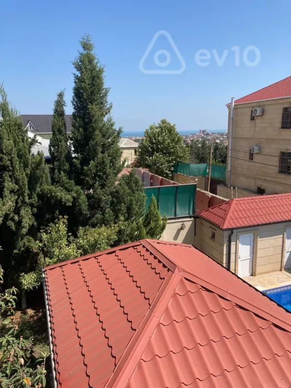 Kirayə verilir 7 otaqlı həyət evi 450 m²