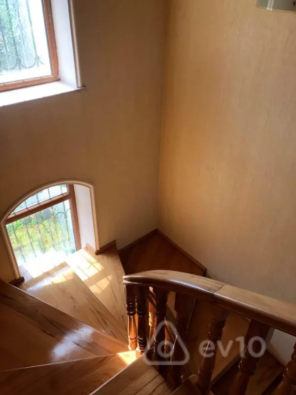 Kirayə verilir 7 otaqlı həyət evi 450 m²