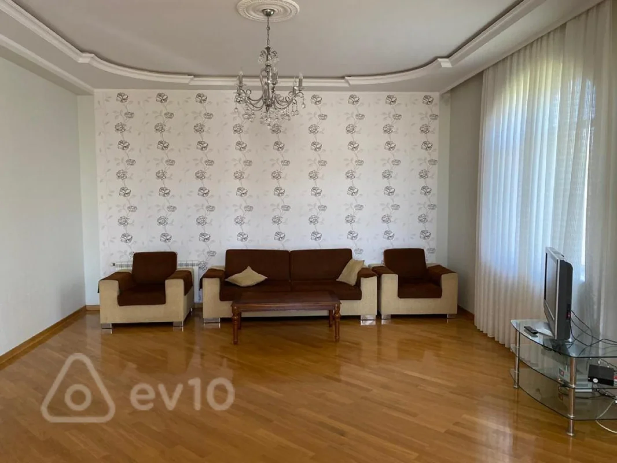 Kirayə verilir 7 otaqlı həyət evi 450 m²