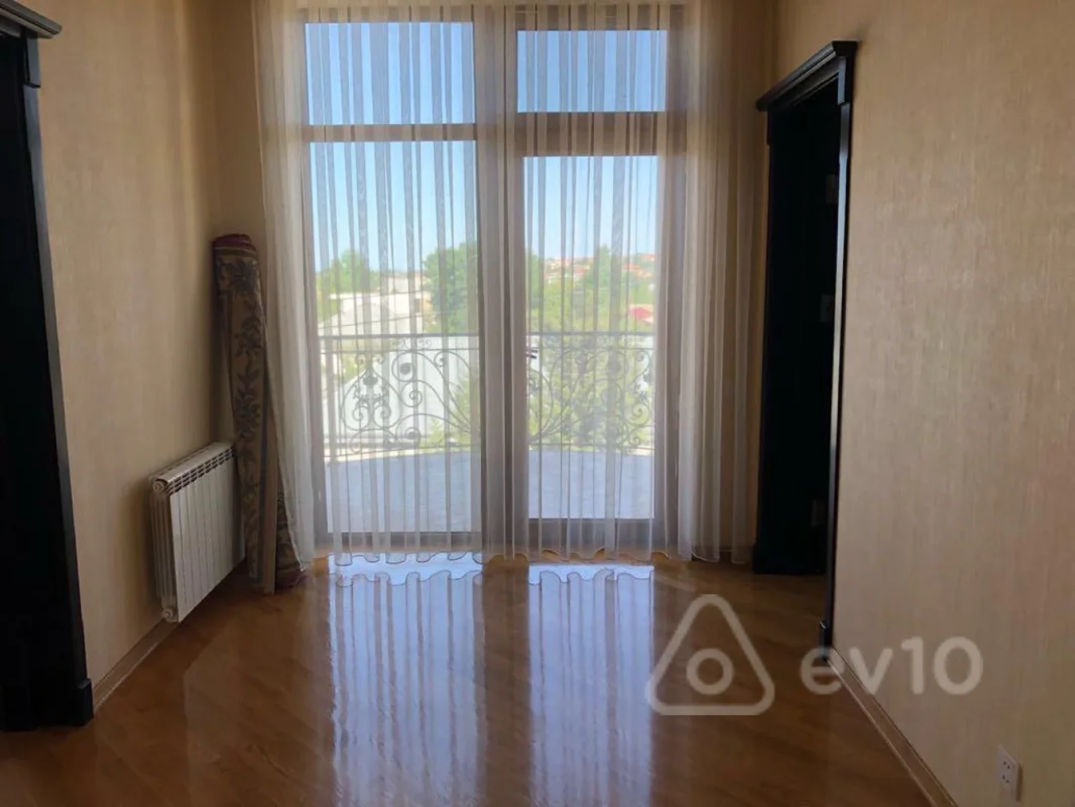 Kirayə verilir 7 otaqlı həyət evi 450 m²