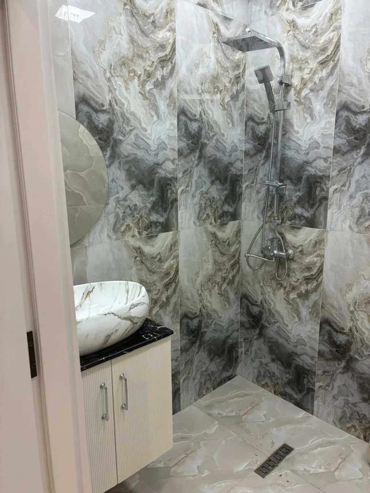 Kirayə verilir 2 otaqlı yeni tikili 70 m²